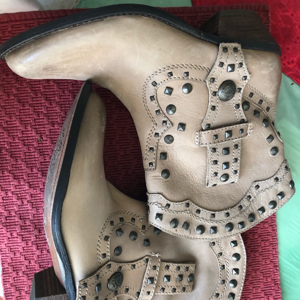 VINCE CAMUTO BOOTS
